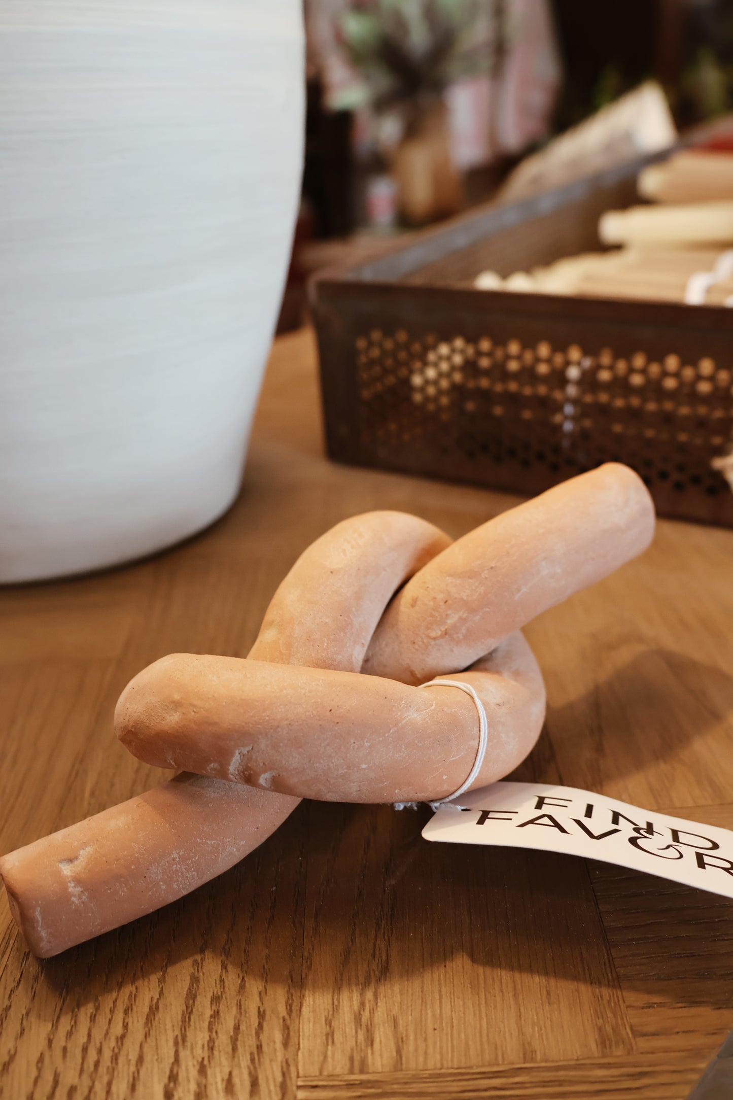 WHITE-WASH CLAY KNOT