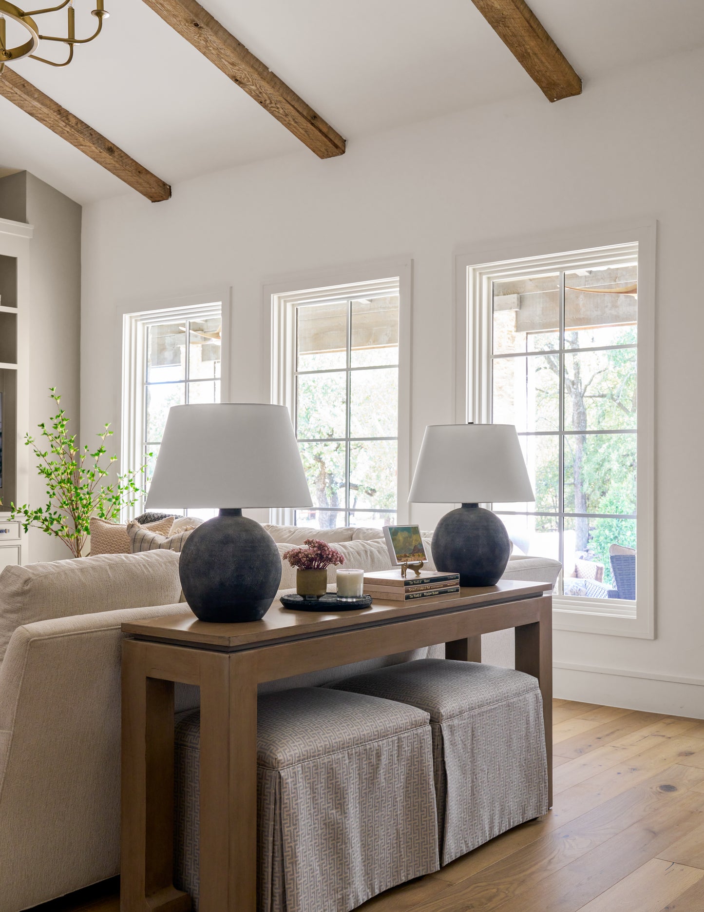 BLACK CERAMIC LAMP 2